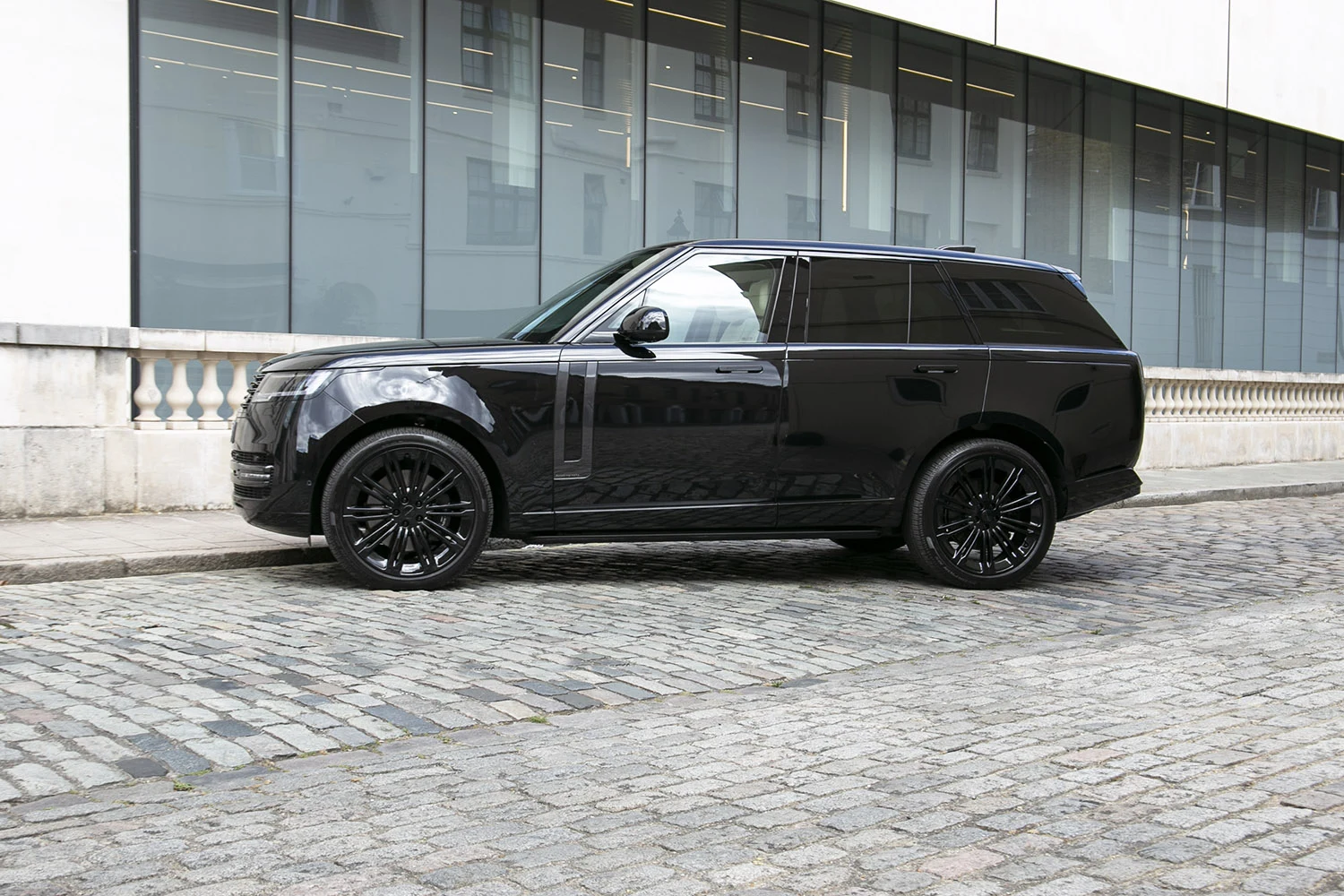 2026 Land Rover Range Rover P530 Autobiography, 4/10