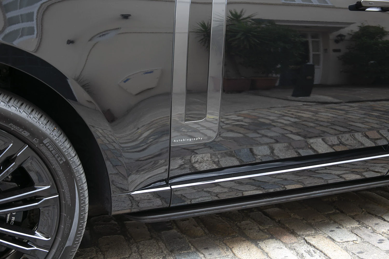 2026 Land Rover Range Rover P530 Autobiography, 7/10