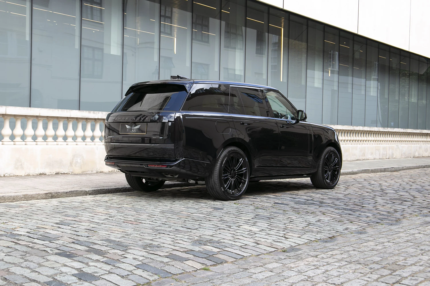 2026 Land Rover Range Rover P530 Autobiography, 8/10