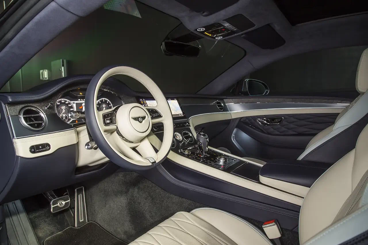 2024 Bentley Continental GT Azure (3rd Generation), 13/26