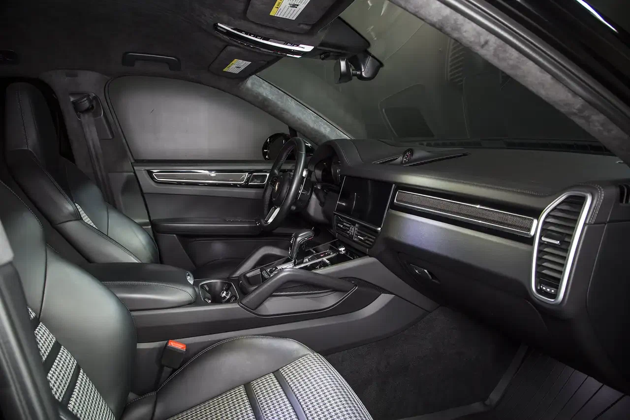 2023 Porsche Cayenne GTS Coupé (3rd Generation), 14/27