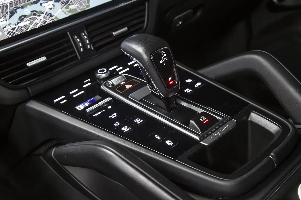 2023 Porsche Cayenne GTS Coupé (3rd Generation), 20/27