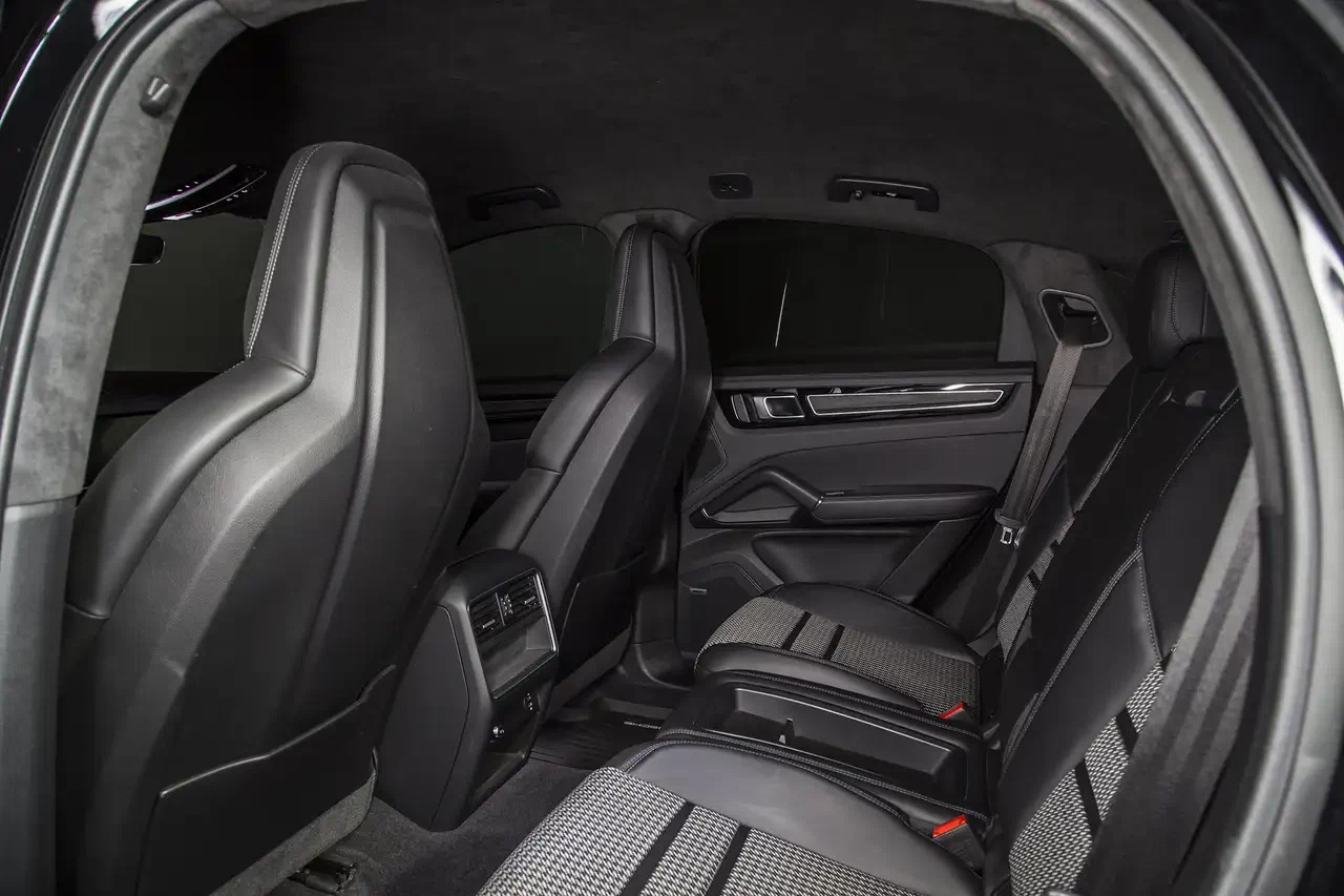 2023 Porsche Cayenne GTS Coupé (3rd Generation), 23/27