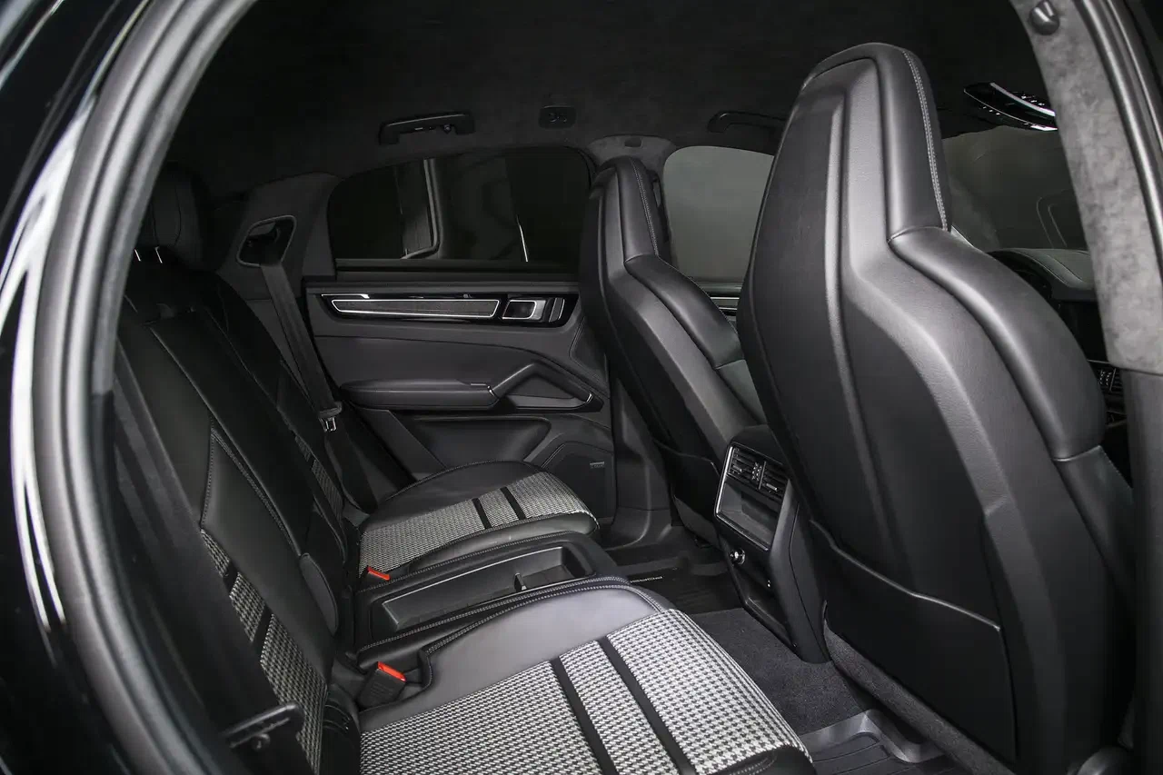 2023 Porsche Cayenne GTS Coupé (3rd Generation), 24/27