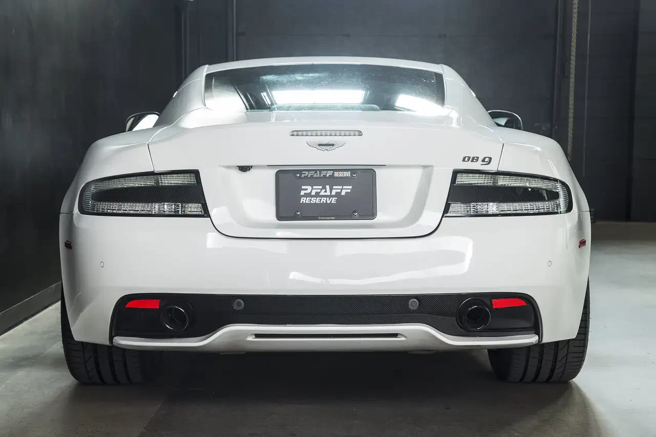 2015 Aston Martin DB9 Carbon Edition, 3/27