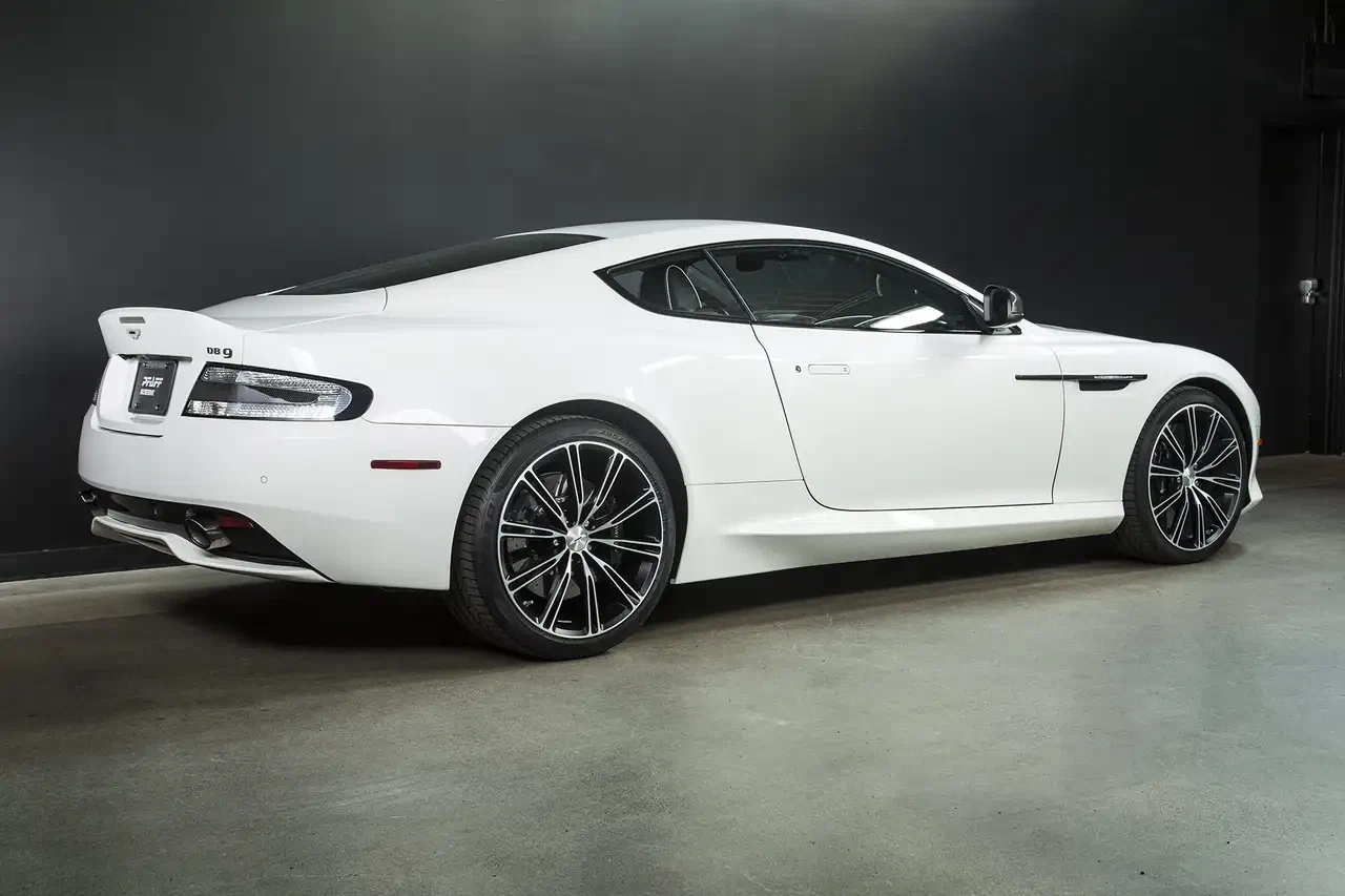 2015 Aston Martin DB9 Carbon Edition, 4/27