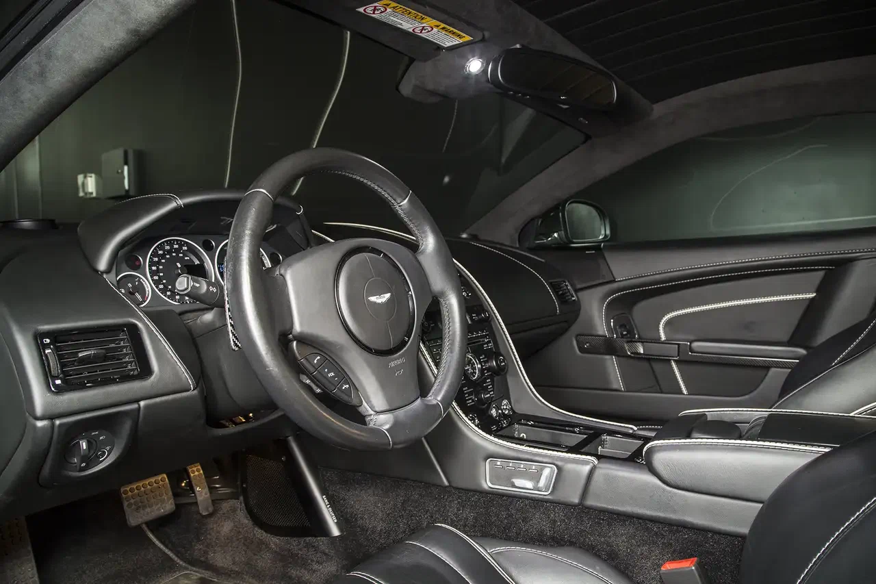2015 Aston Martin DB9 Carbon Edition, 12/27