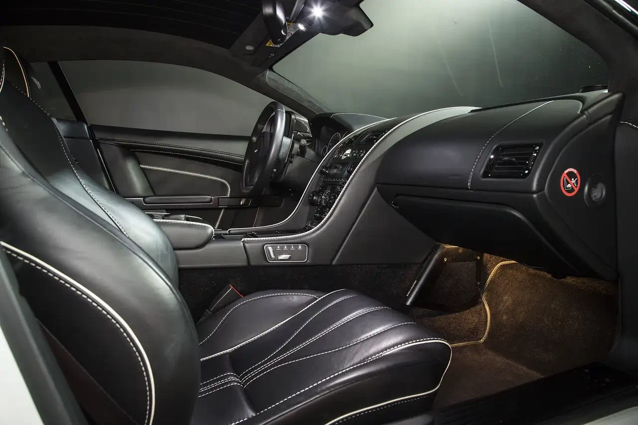2015 Aston Martin DB9 Carbon Edition, 13/27