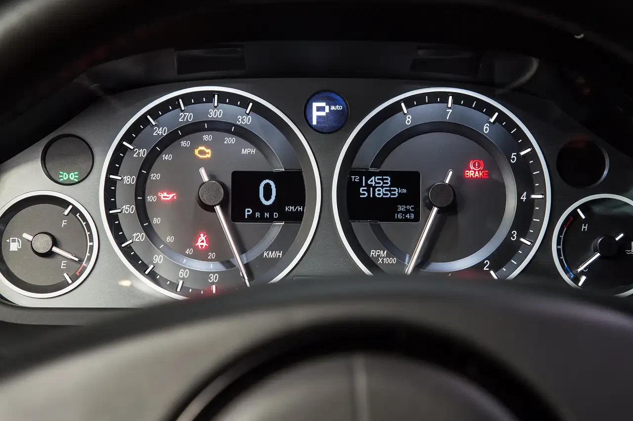 2015 Aston Martin DB9 Carbon Edition, 17/27