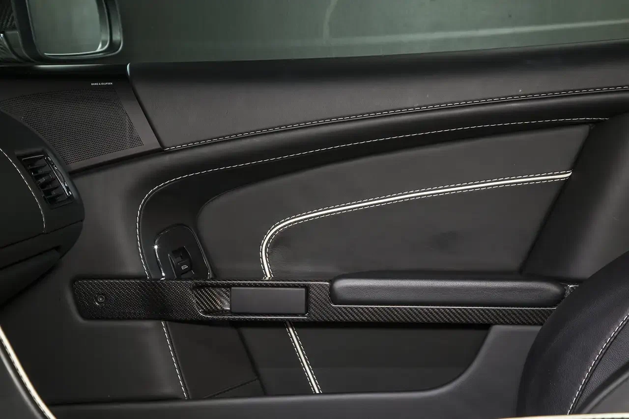 2015 Aston Martin DB9 Carbon Edition, 21/27