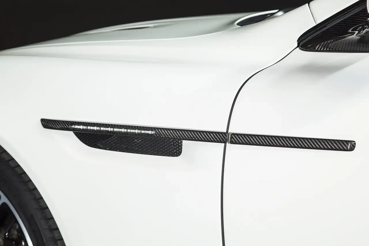 2015 Aston Martin DB9 Carbon Edition, 25/27