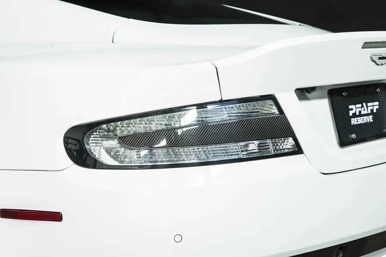 2015 Aston Martin DB9 Carbon Edition, 26/27