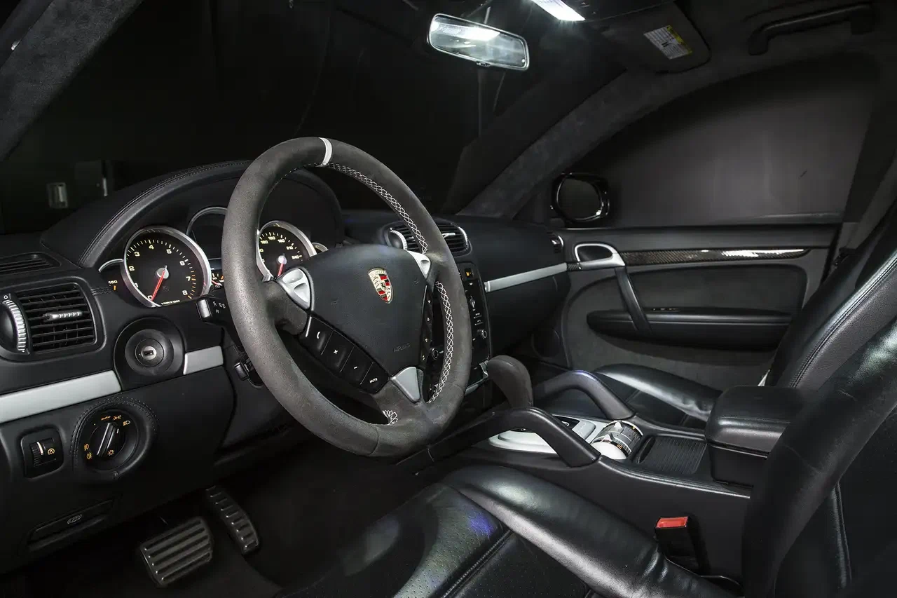 2010 Porsche Cayenne Turbo (1st Generation), 13/25