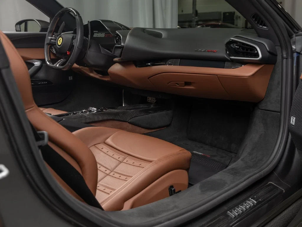 2026 Ferrari 296 GTS, 15/30