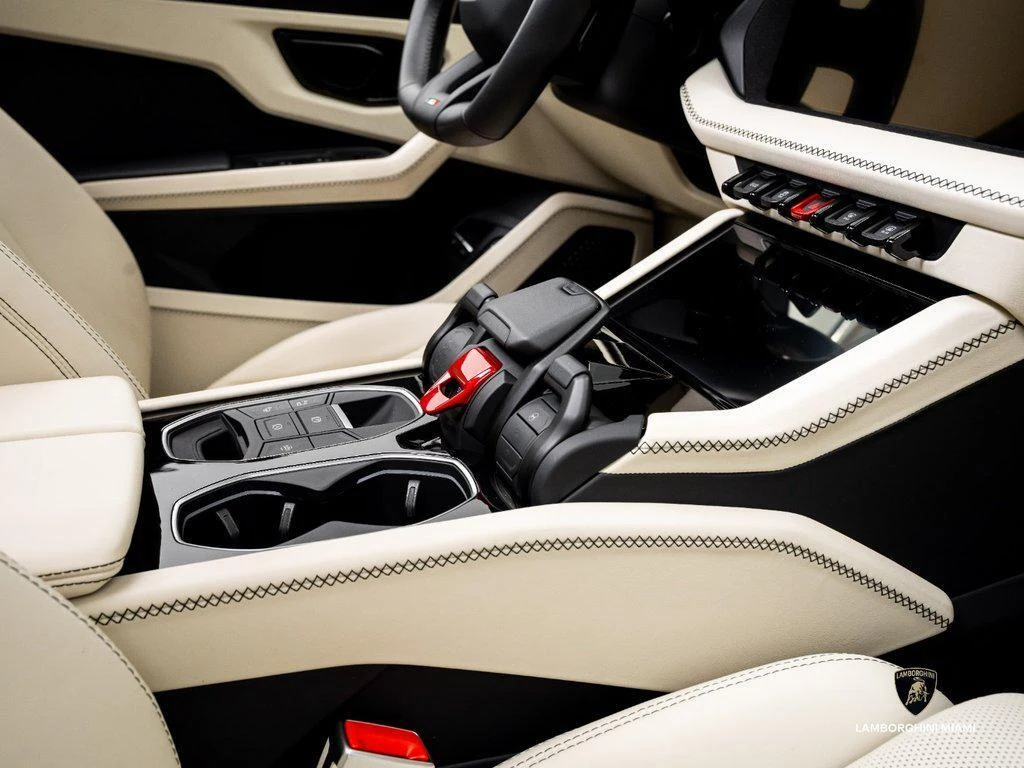 2025 Lamborghini Urus SE, 24/30