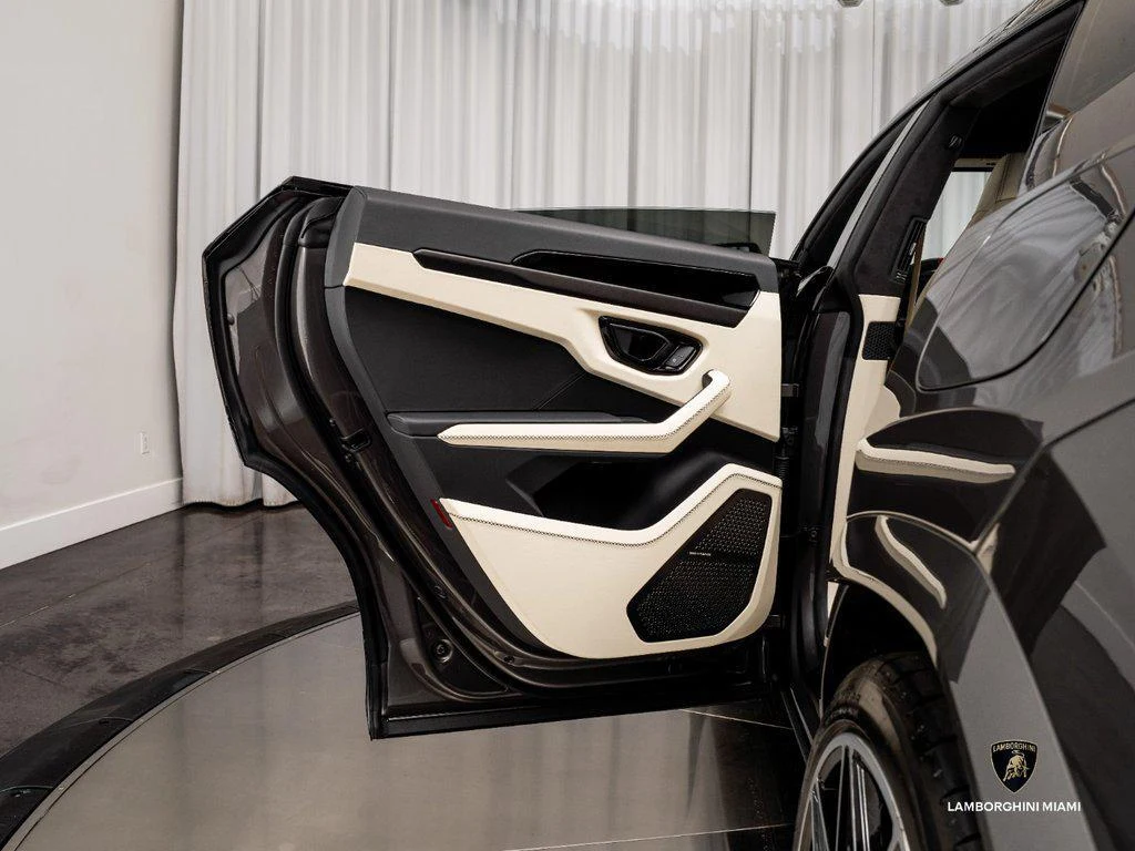 2025 Lamborghini Urus SE, 25/30