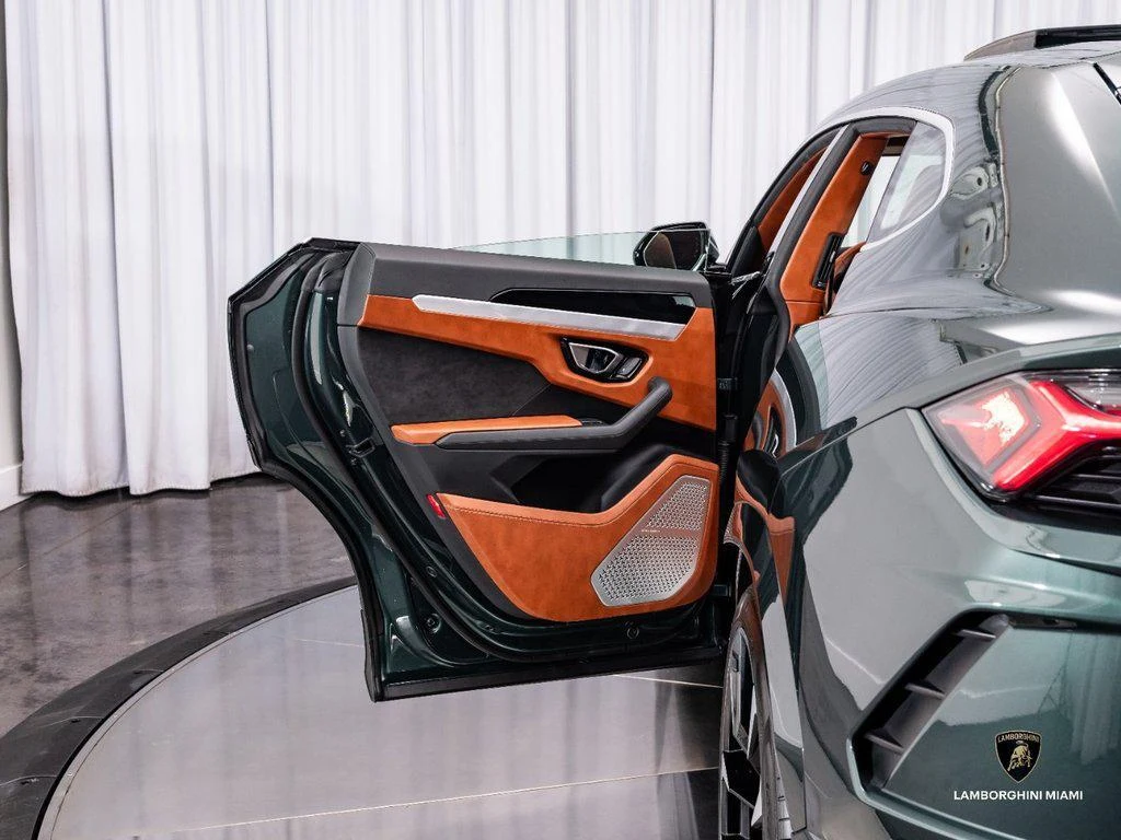 2021 Lamborghini Urus, 25/30