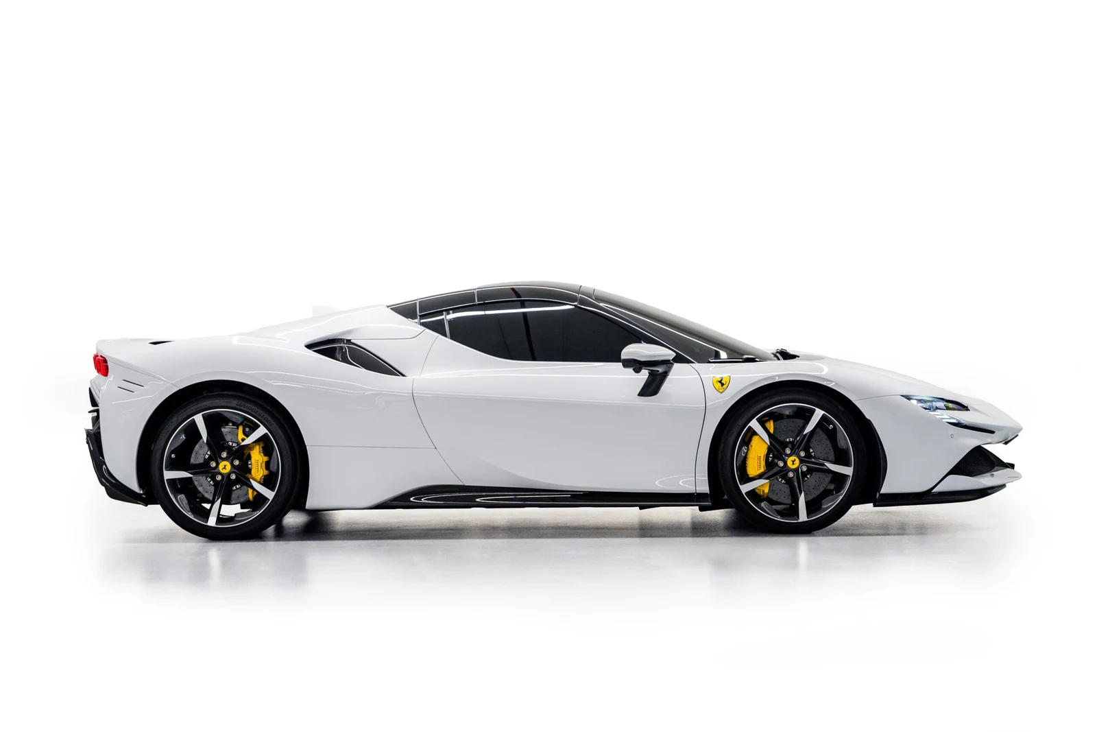 2023 Ferrari SF90 Spider, 4/10