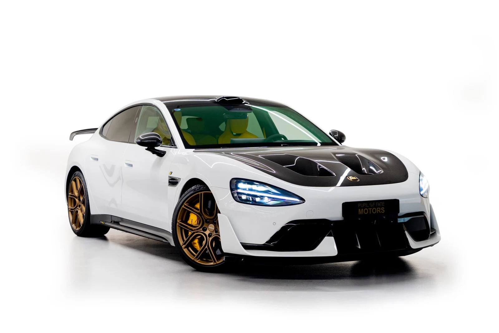 Xiaomi SU7 Ultra · white · Pupil of Fate Motors