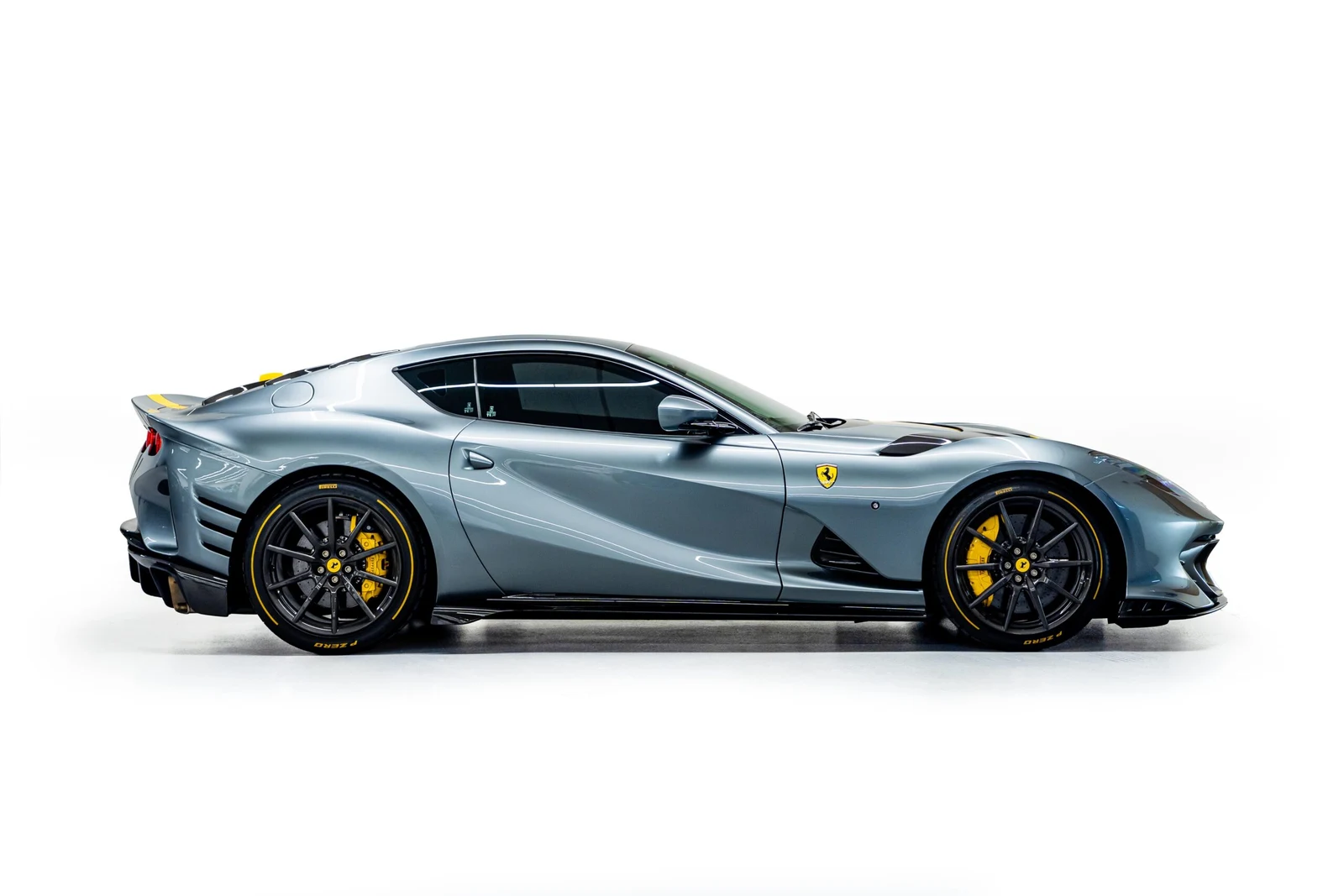 2023 Ferrari 812 Competizione, 4/10