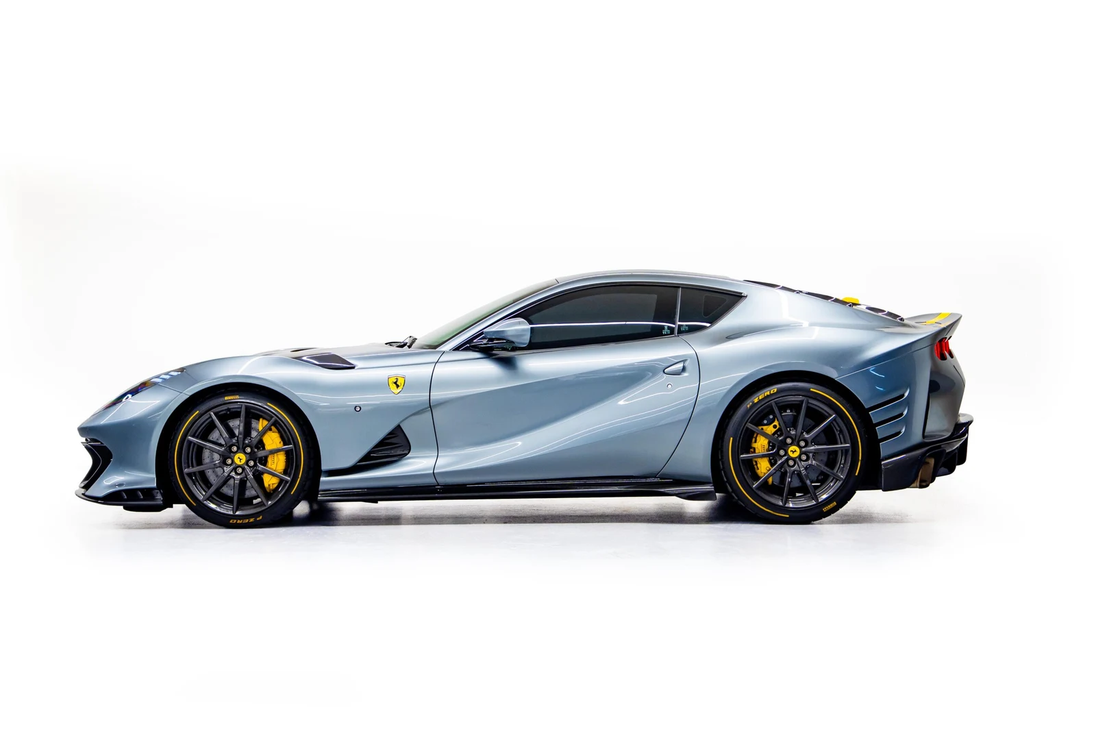 2023 Ferrari 812 Competizione, 5/10