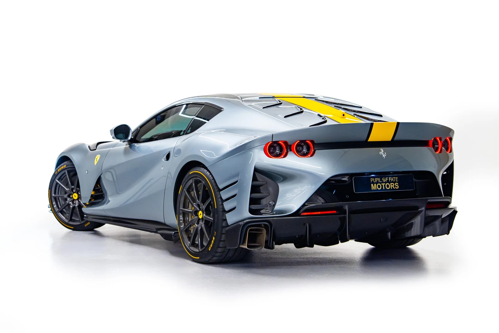 2023 Ferrari 812 Competizione, 6/10