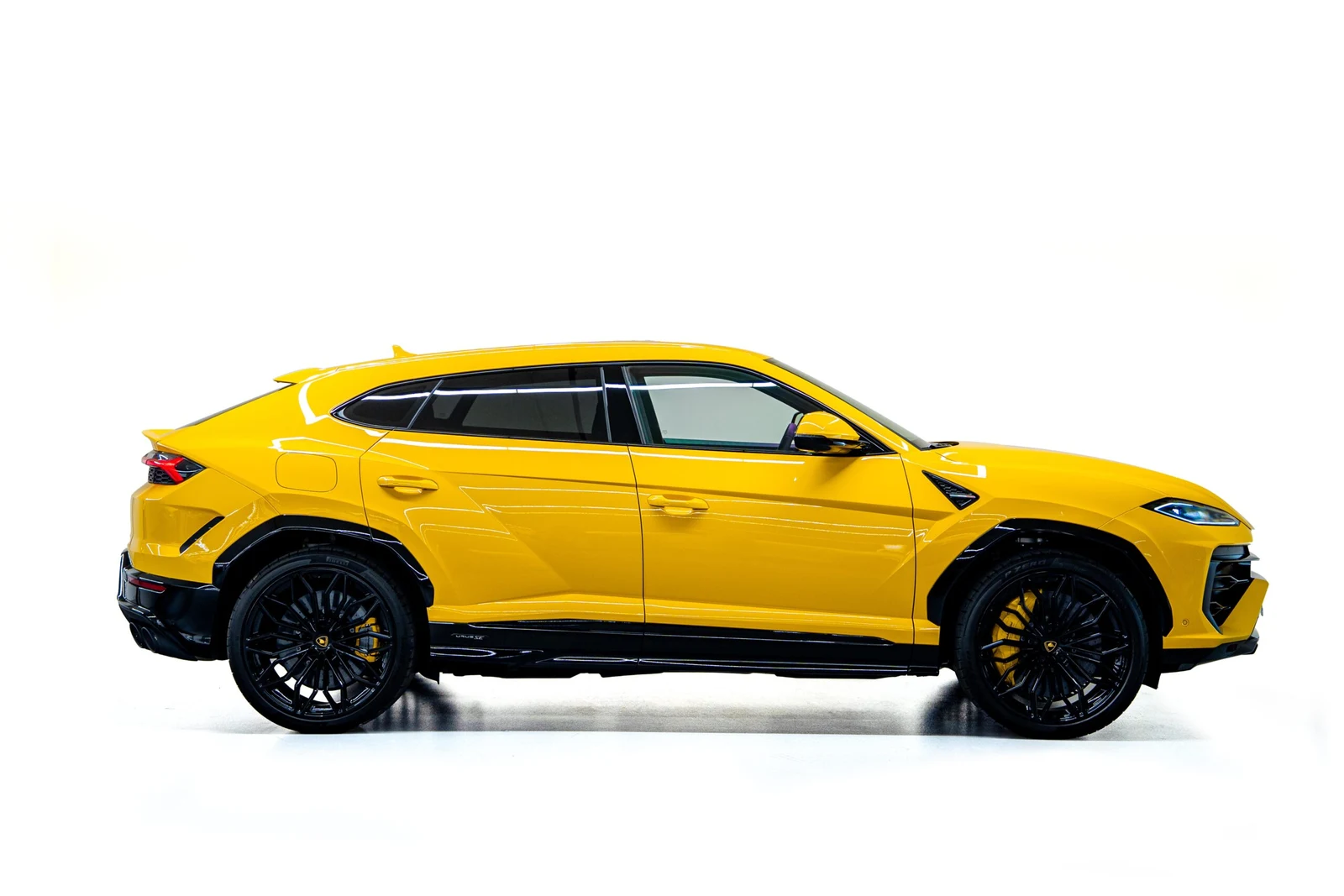 2025 Lamborghini Urus SE, 4/10