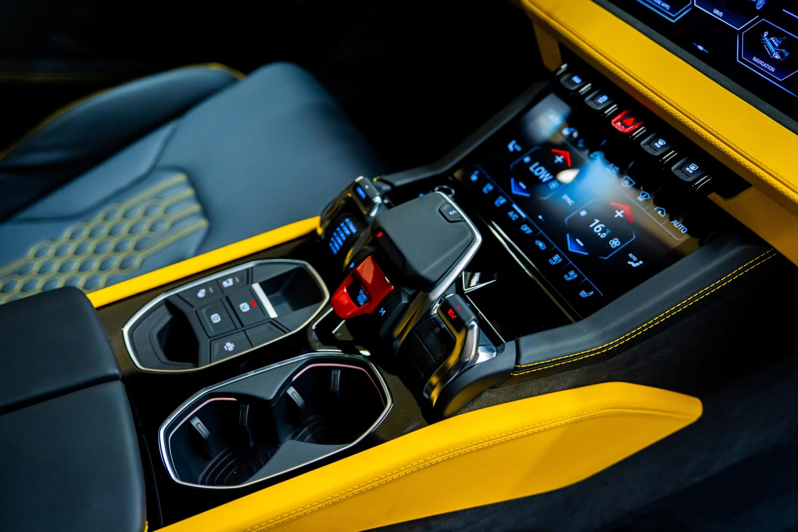 2025 Lamborghini Urus SE, 9/10