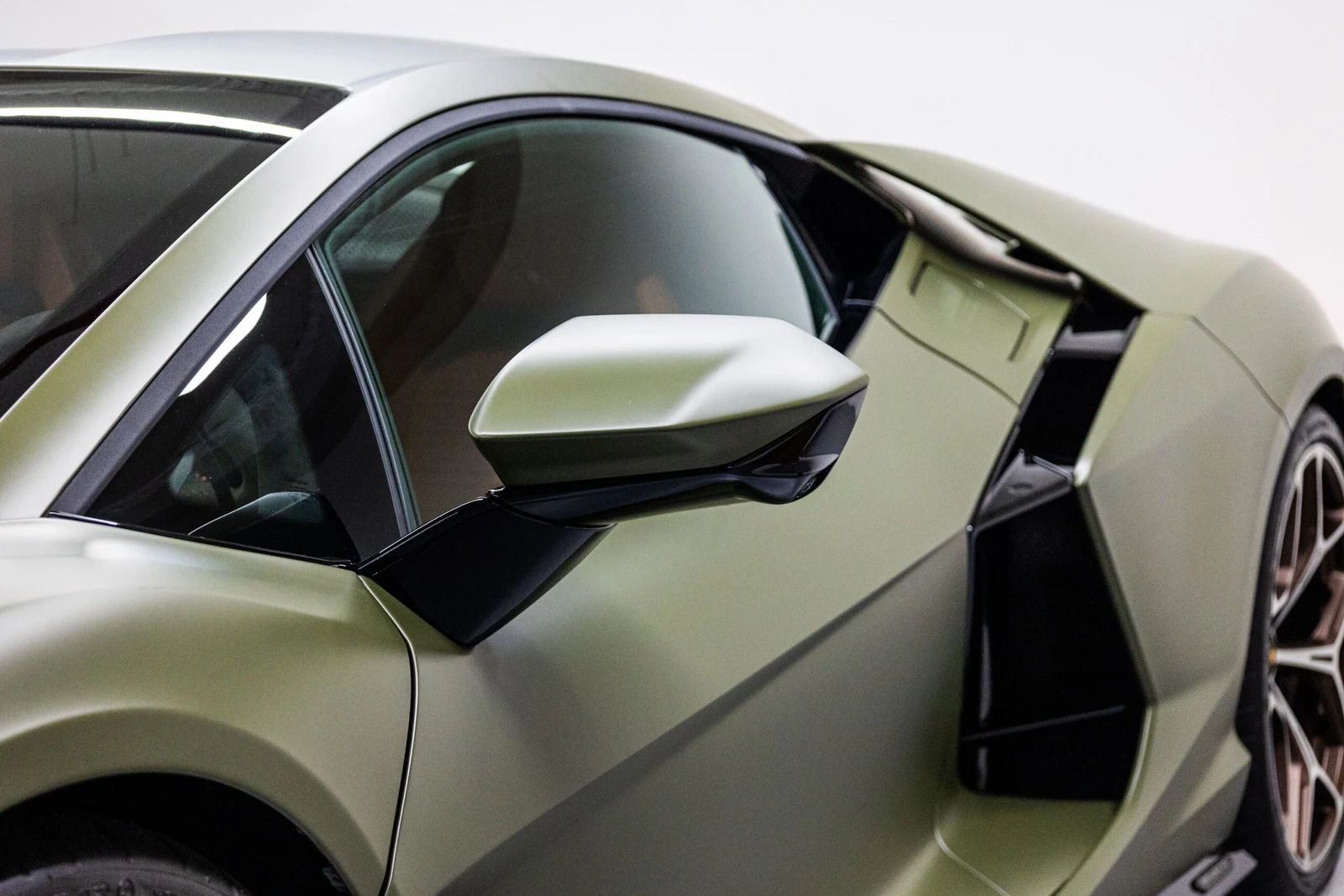 2024 Lamborghini Revuelto, 8/10