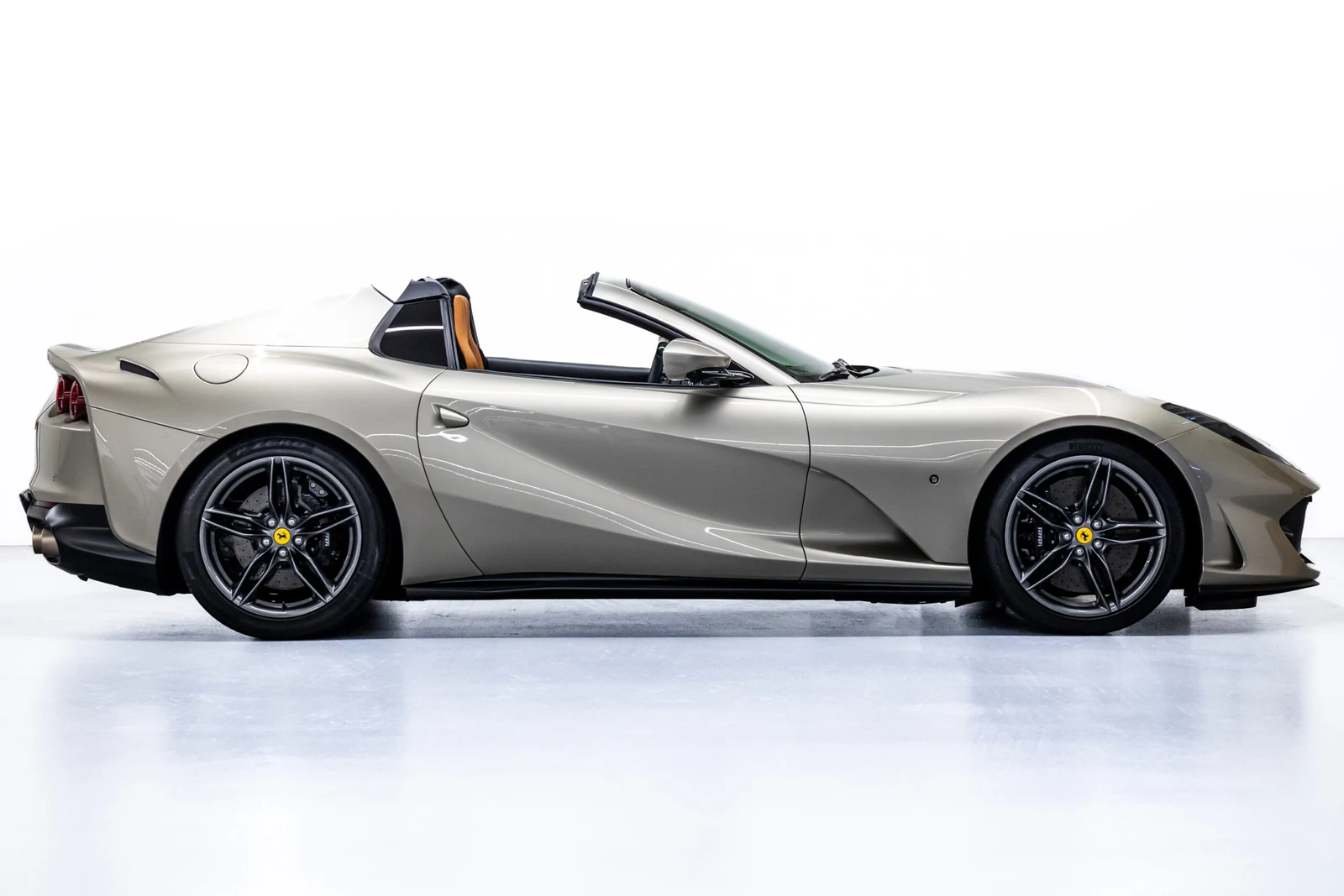 2021 Ferrari 812 GTS, 3/10