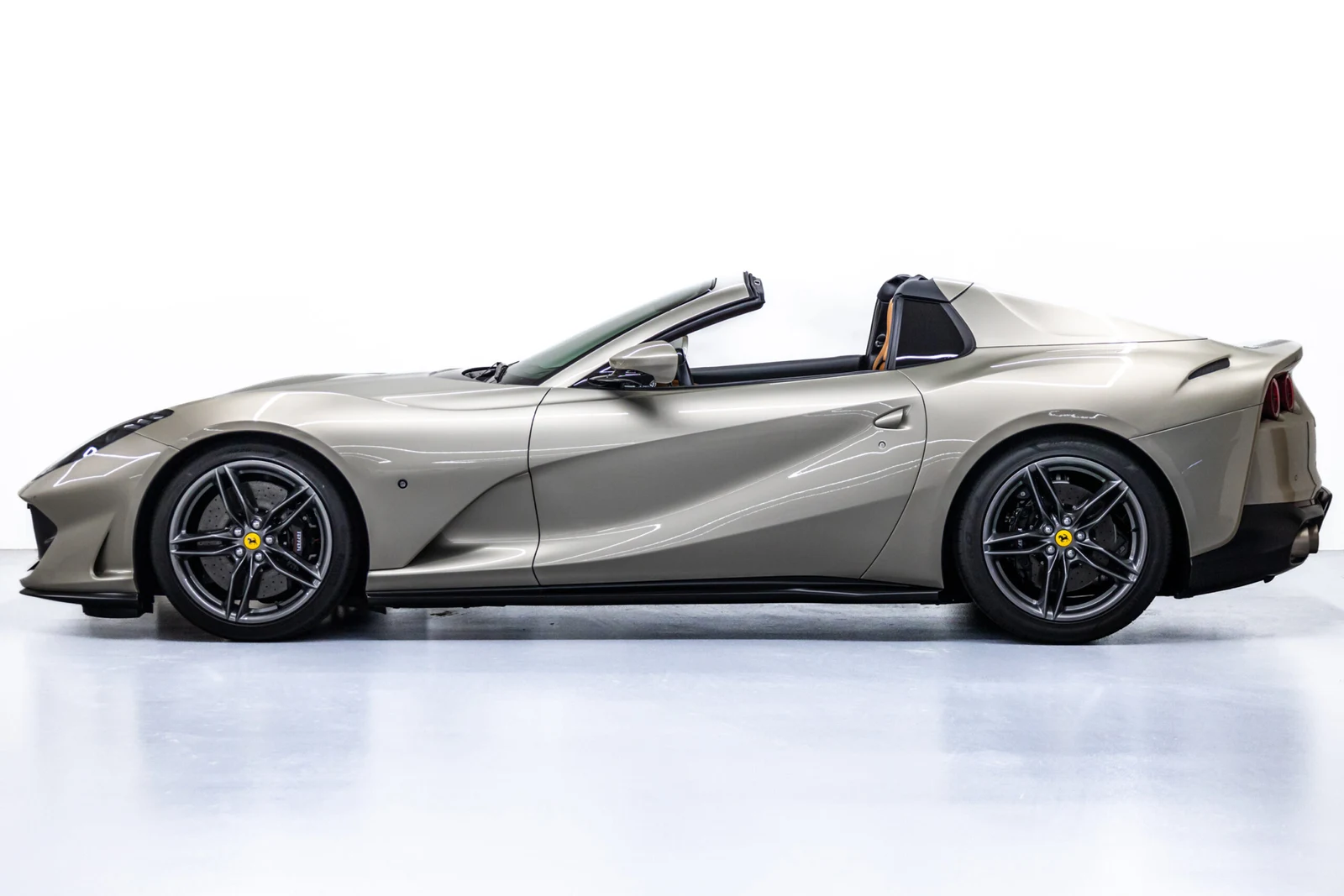 2021 Ferrari 812 GTS, 6/10