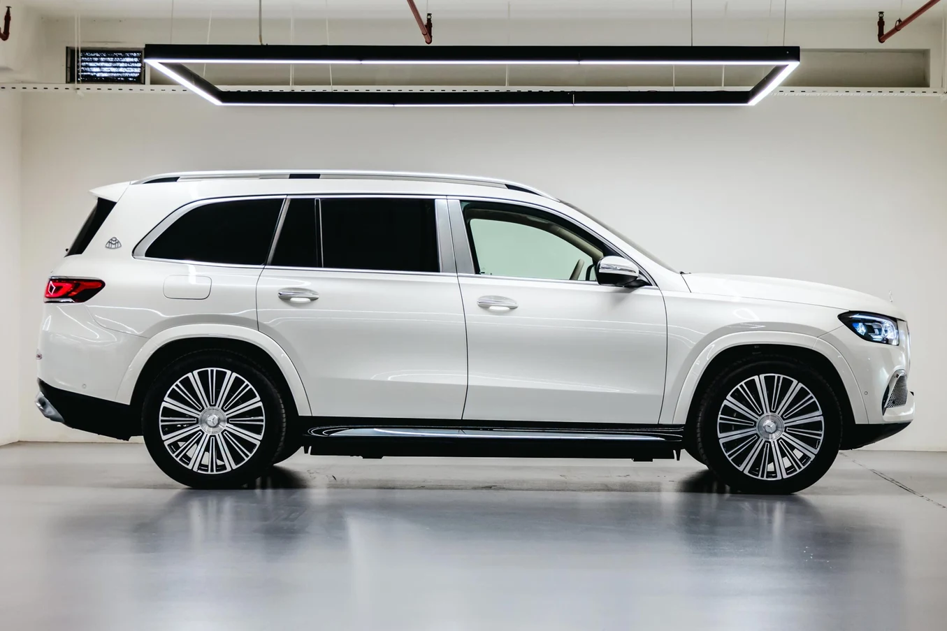 2023 Mercedes-Benz Maybach GLS 600 4MATIC, 2/10