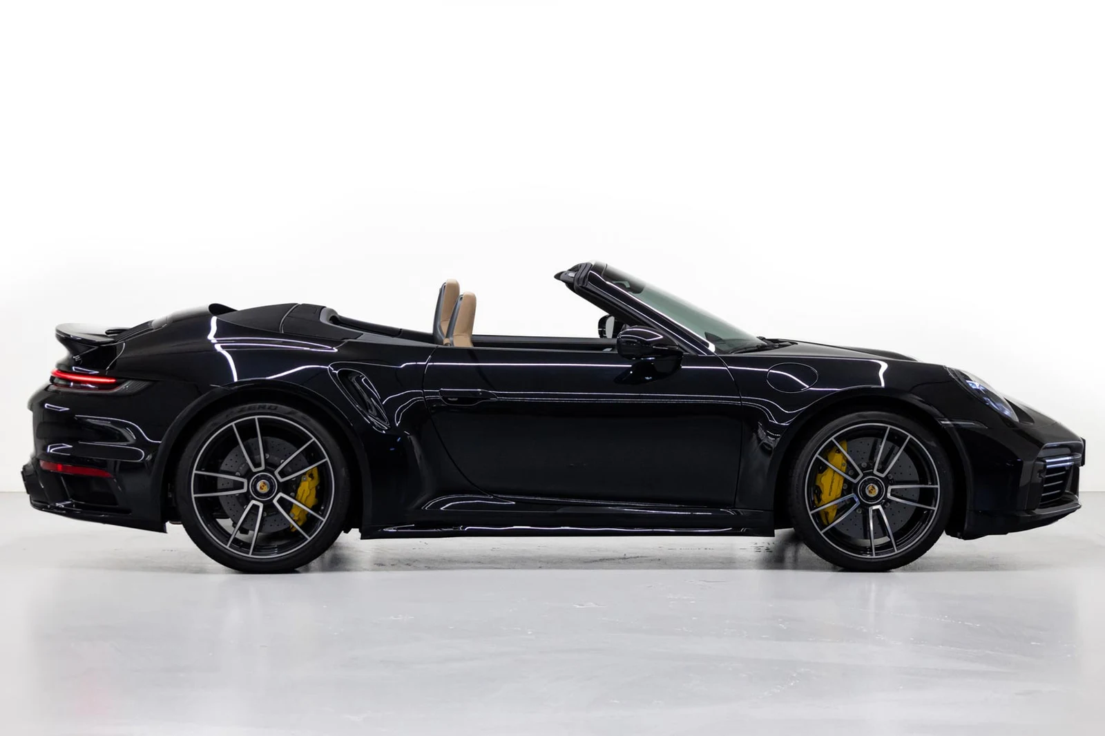 2023 Porsche 911 (992) Turbo S Cabriolet, 3/10