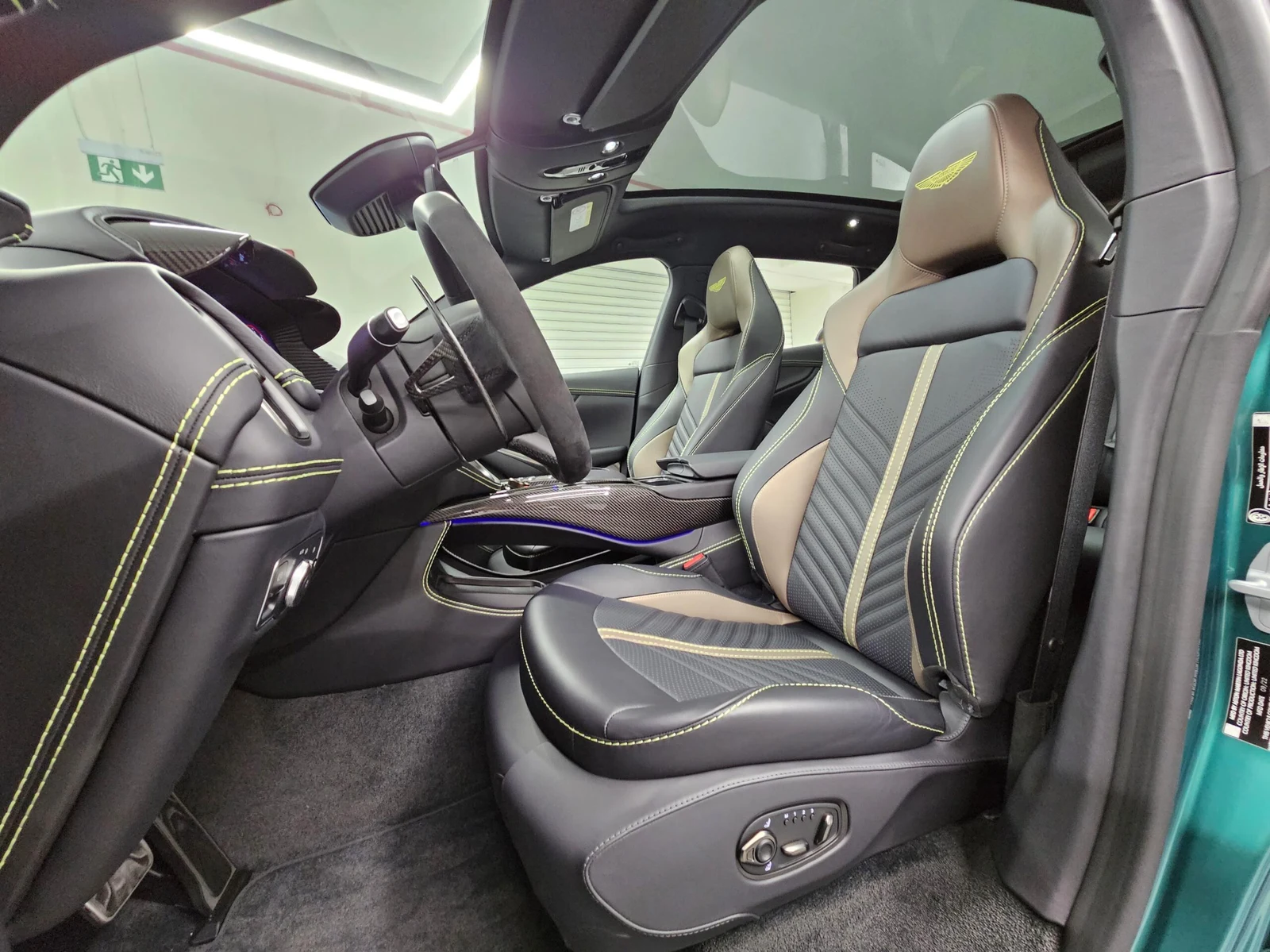 2023 Aston Martin DBX707, 8/10