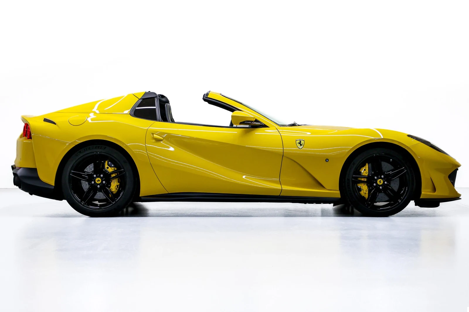 2022 Ferrari 812 GTS, 2/10