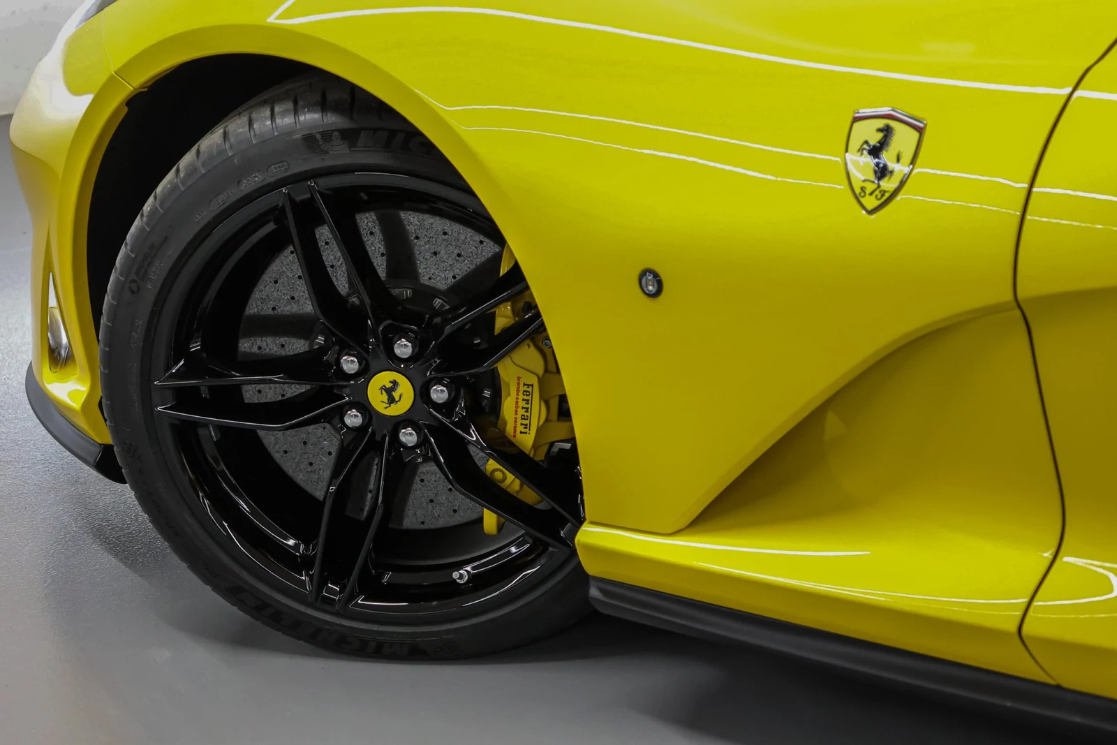 2022 Ferrari 812 GTS, 7/10