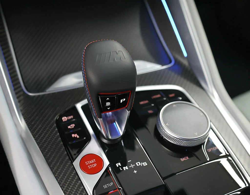 2023 BMW XM, 3/10
