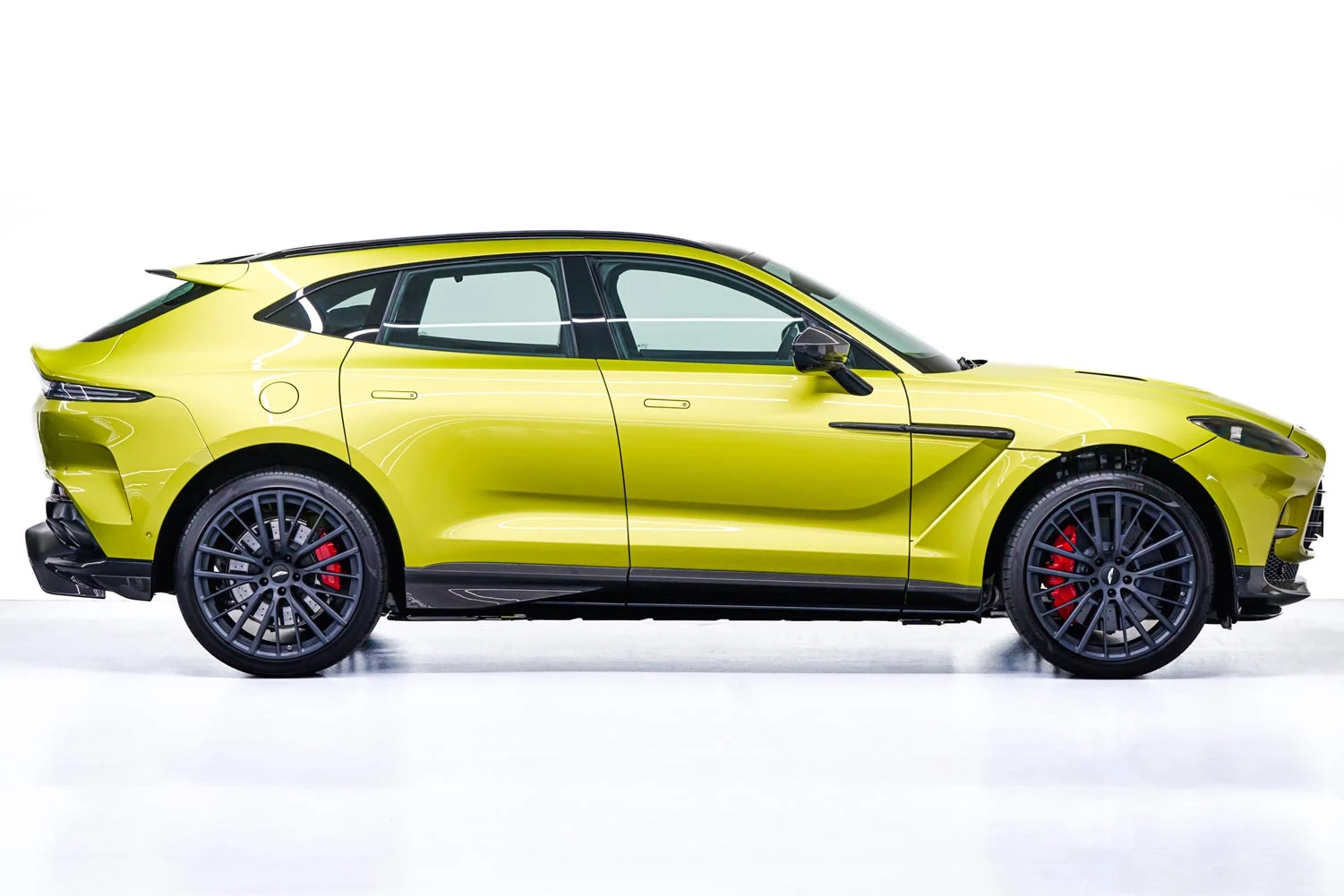 2023 Aston Martin DBX707, 2/10