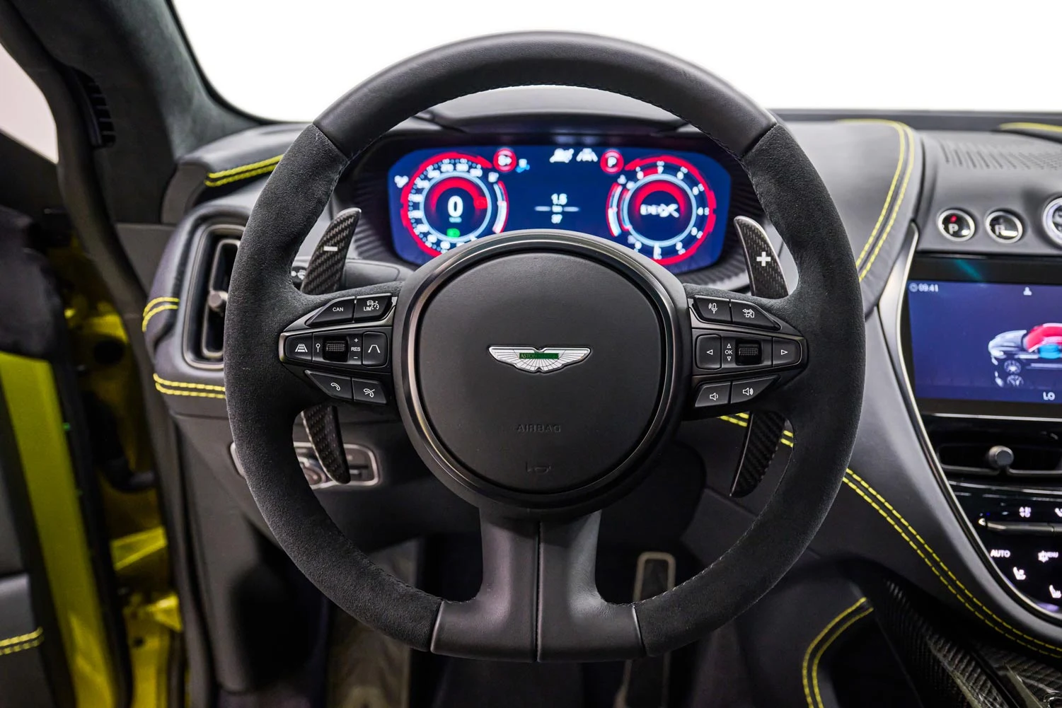 2023 Aston Martin DBX707, 8/10