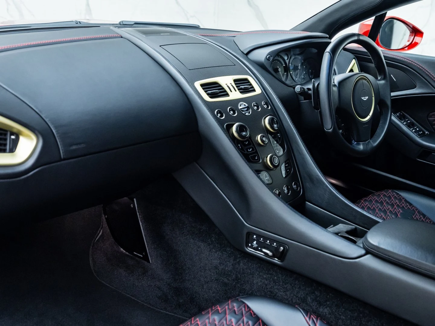 2019 Aston Martin Vanquish Zagato Shooting Brake, 18/20