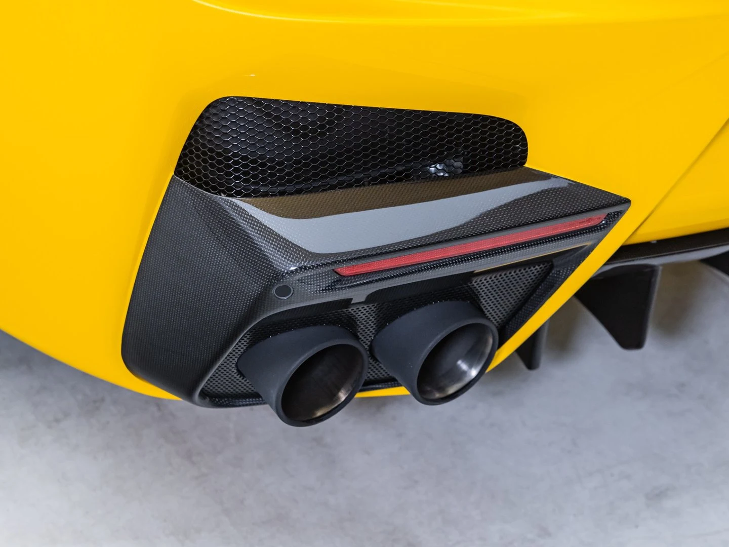 2016 Ferrari F12tdf, 18/20
