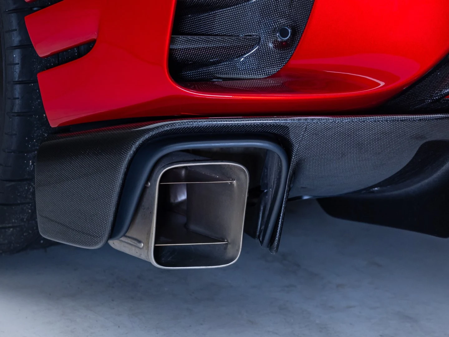 2022 Ferrari 812 Competizione, 9/20