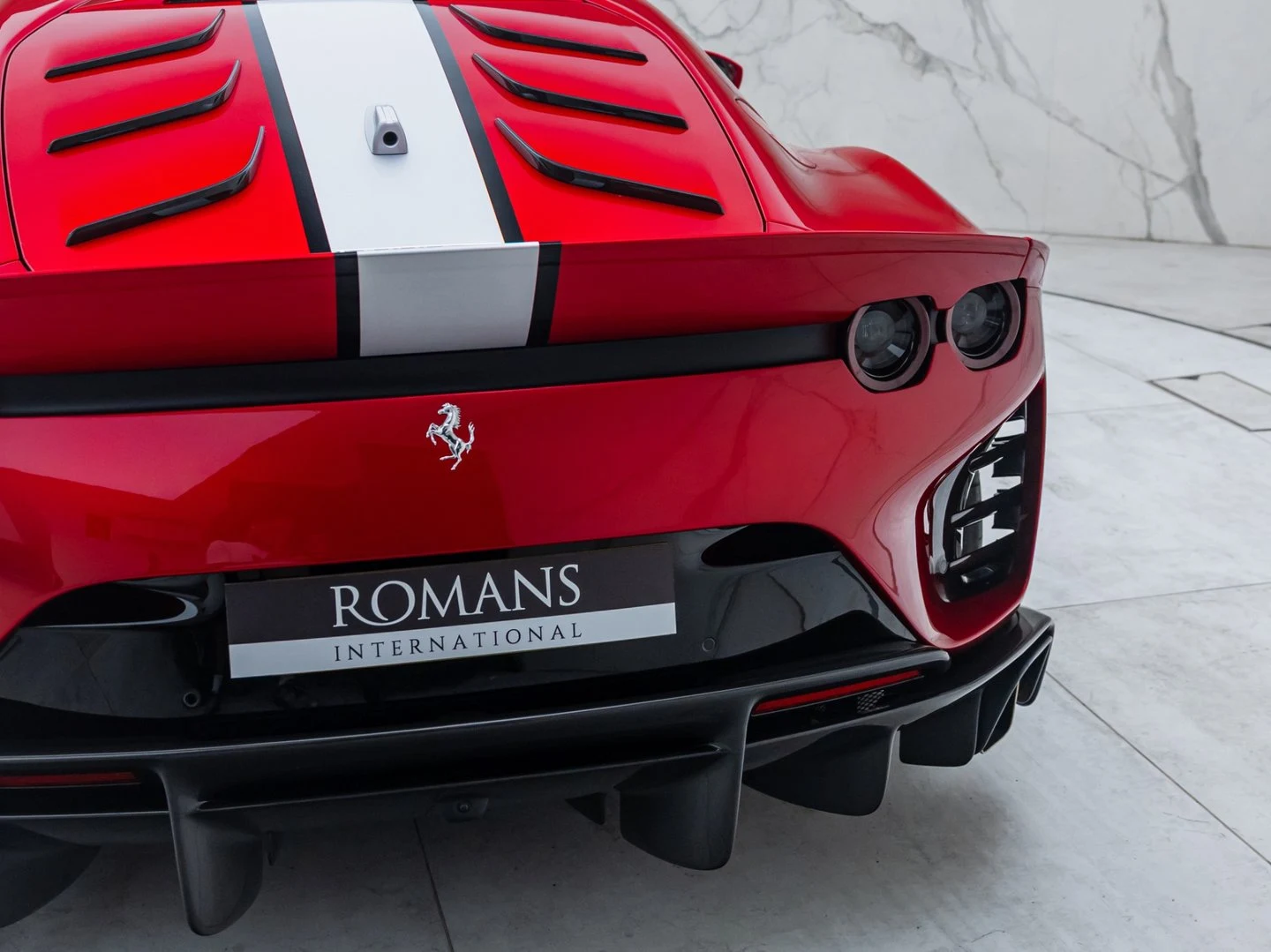 2022 Ferrari 812 Competizione, 16/20