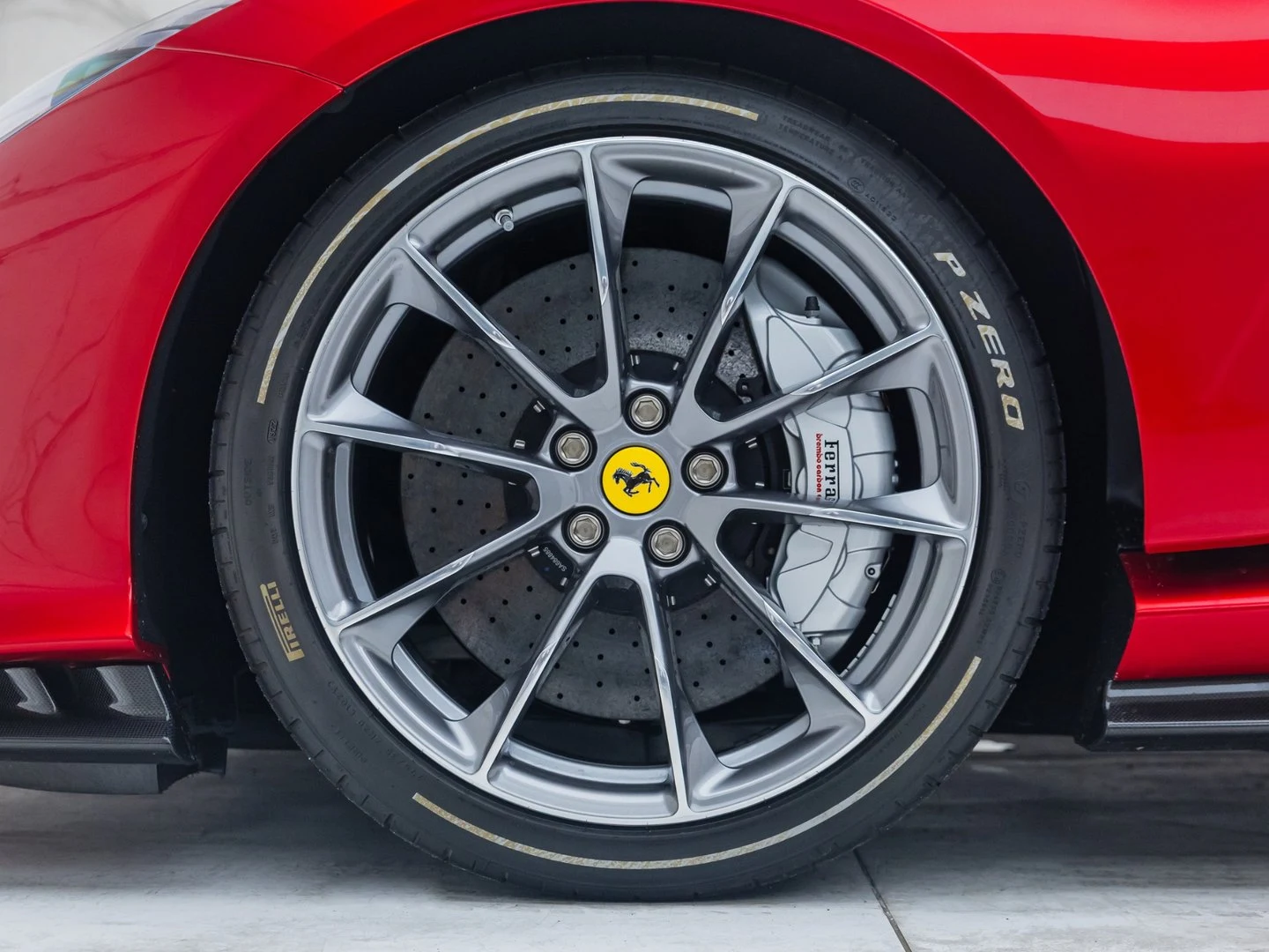 2022 Ferrari 812 Competizione, 17/20