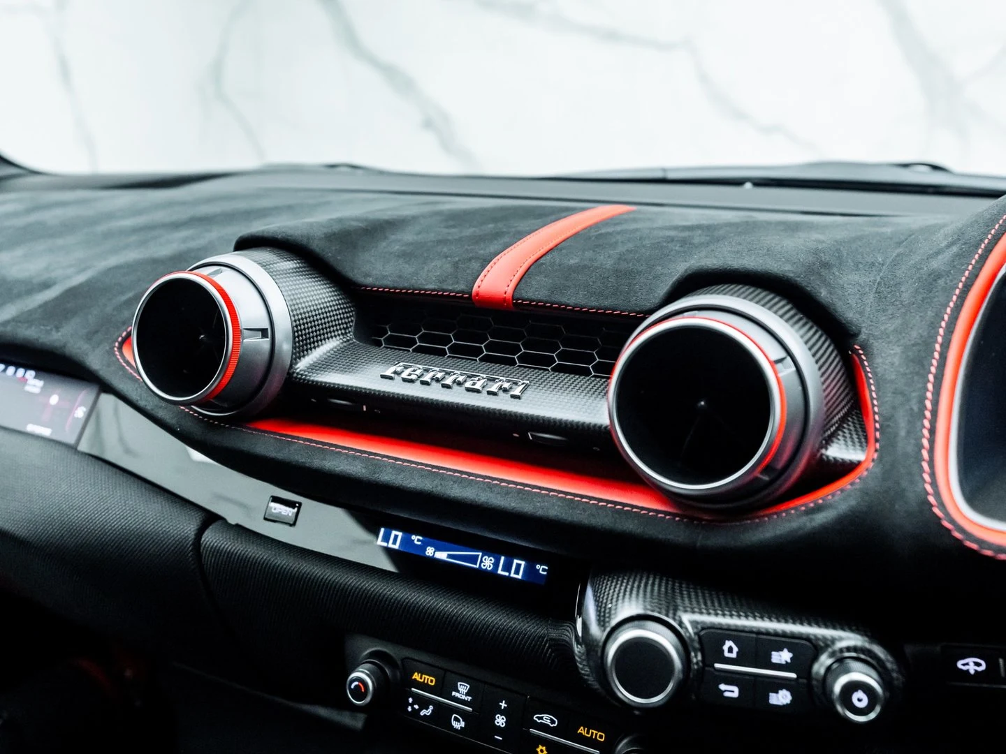 2024 Ferrari 812 Competizione, 6/20