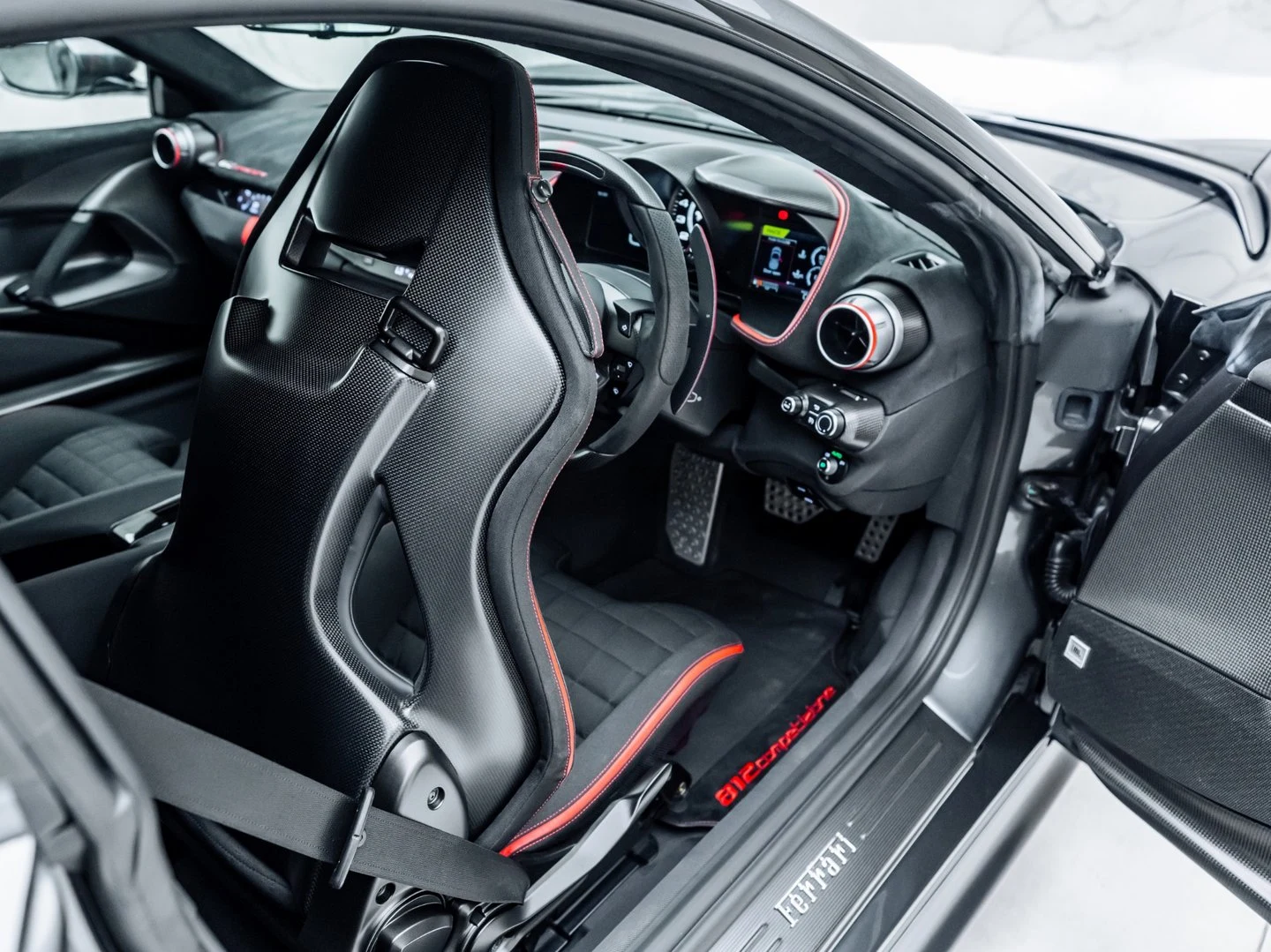 2024 Ferrari 812 Competizione, 7/20