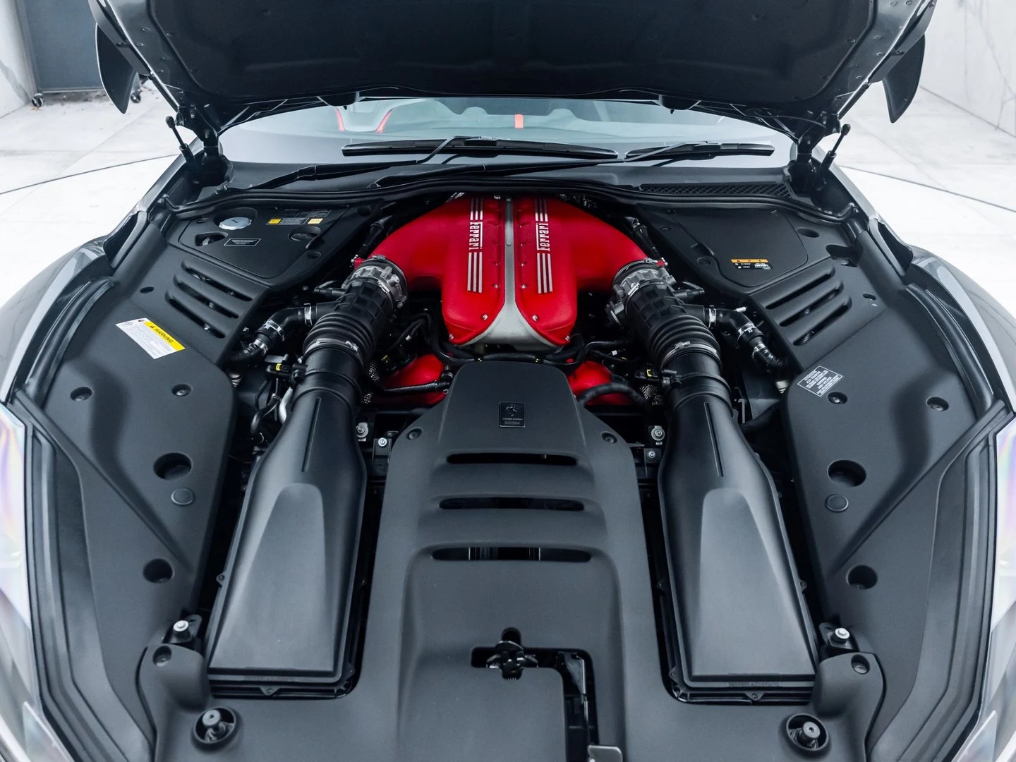 2024 Ferrari 812 Competizione, 8/20