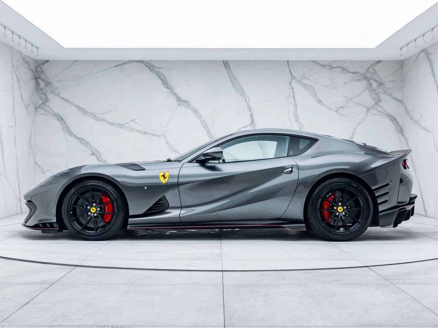 2024 Ferrari 812 Competizione, 13/20
