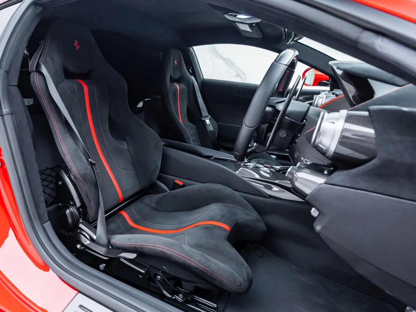 2023 Ferrari 812 Competizione, 16/20