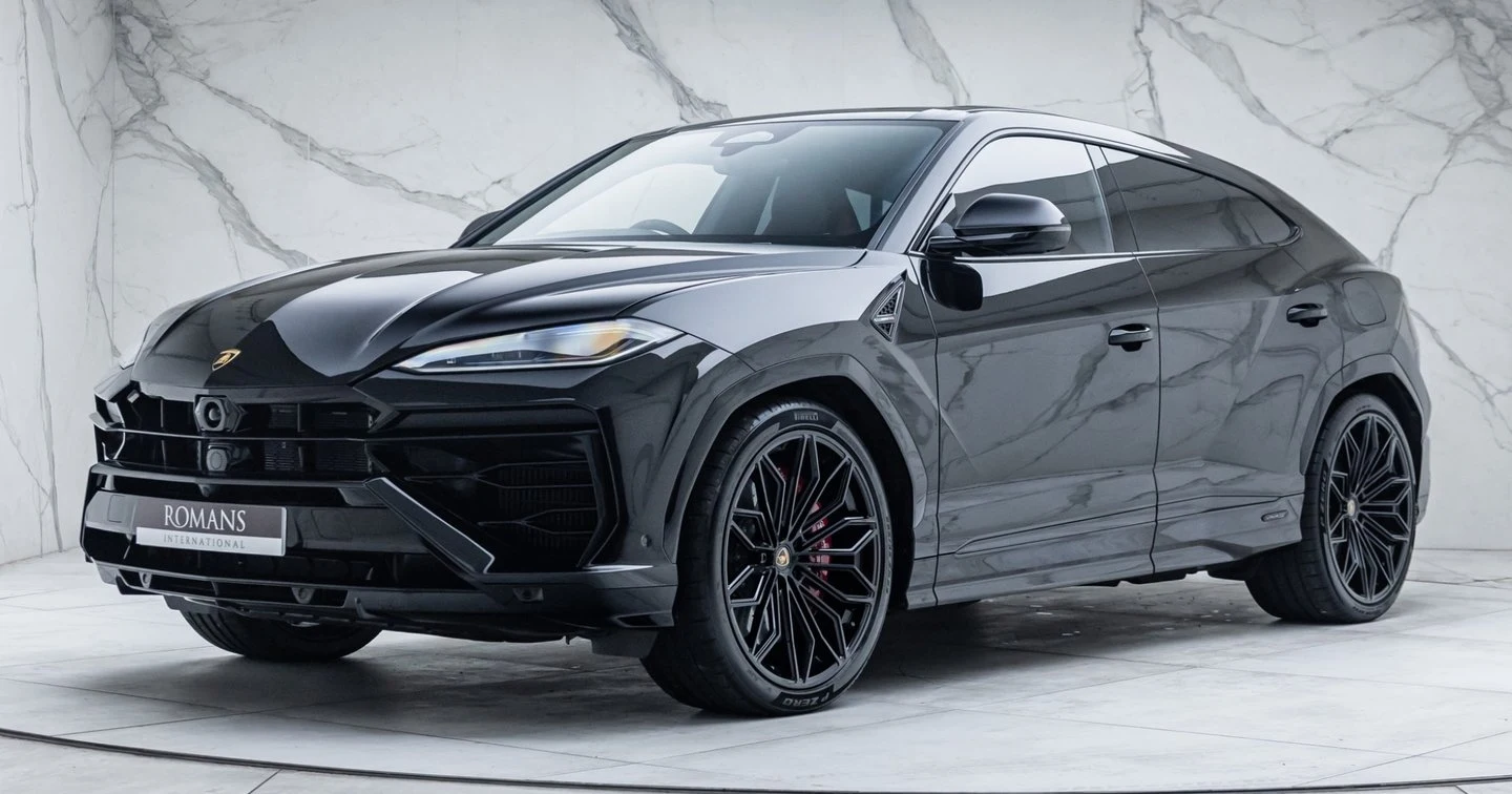 Lamborghini Urus SE · Nero Helene · Romans International